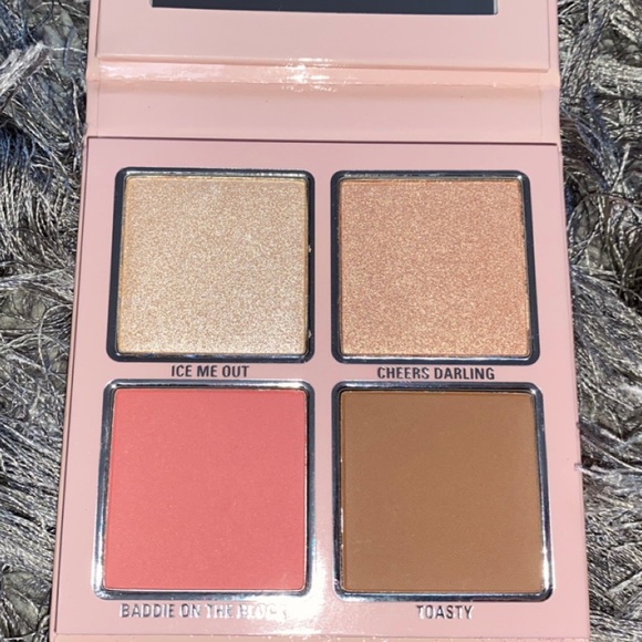 Kylie Cosmetics Other - Kylie Cosmetics Blush and Highlighter Palette